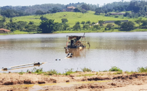 Desassoreamento de captação de água no Município de Vargem Grande do Sul/SP.