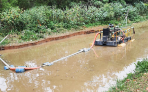 Dragagem em captação de água no Município de Itapira/SP